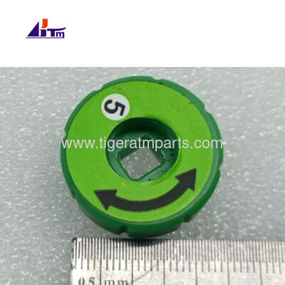 جزء ماكينة الصراف الآلي NCR SDM2 النقل السفلي بكرة بلاستيكية خضراء 484-0106810-02